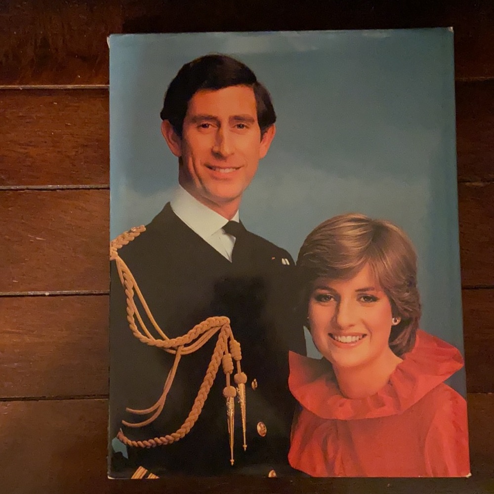 Coffee Table book - Picture 4 of 5